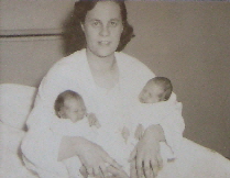 Kegge-Driessen-Wemmara-with-the-twins-1944